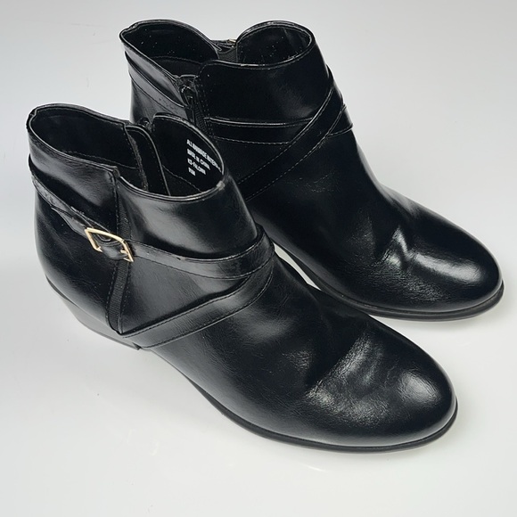 Karen Scott Falonn Black Low Cut Ankle Booties 9.5 - Picture 3 of 7